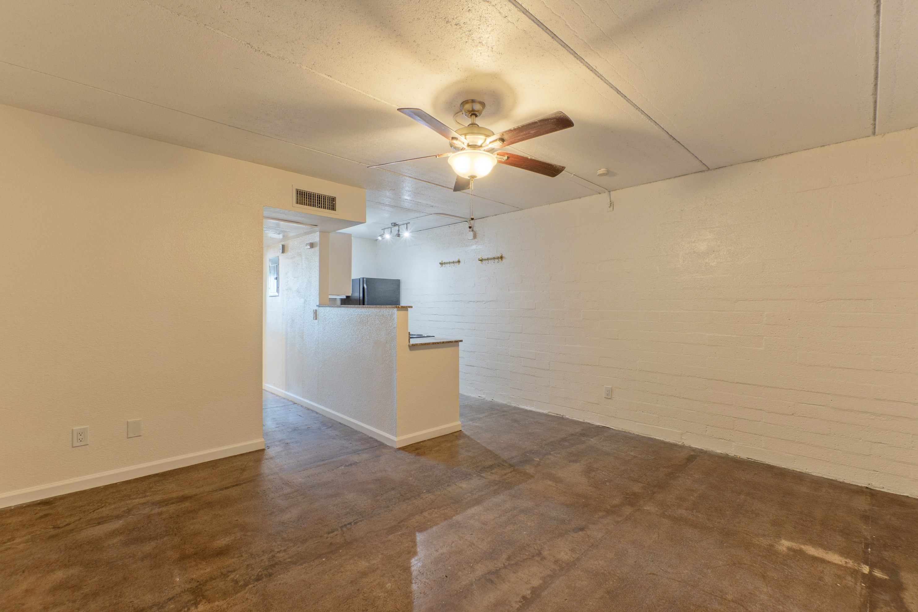 Unit 213 photo 5